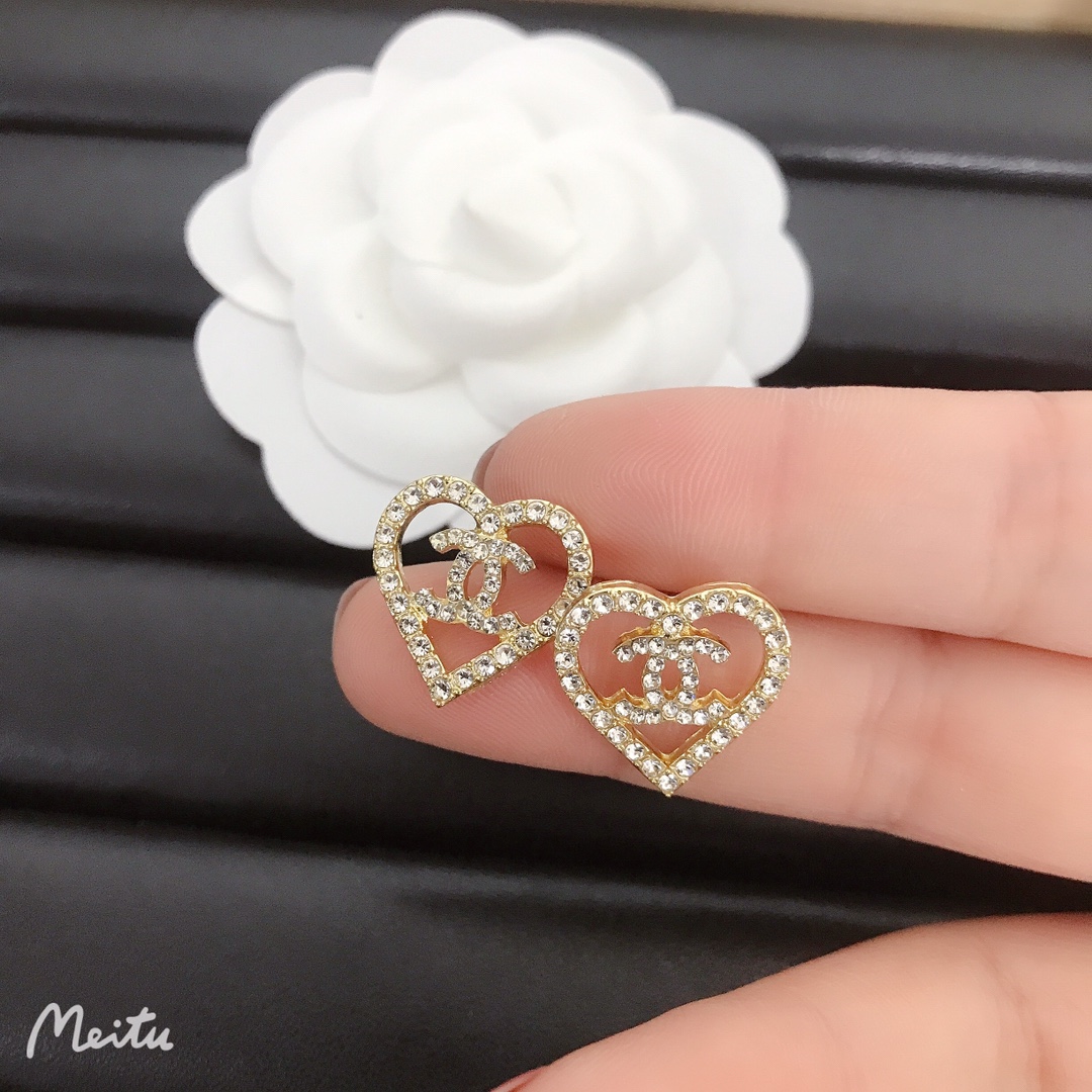 Chanel heart earrings 111330