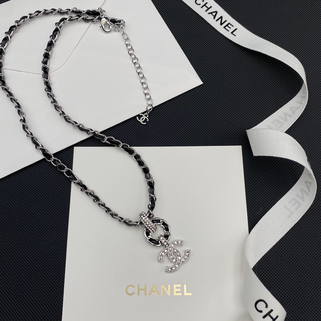 B457  Chanel lambskin necklace