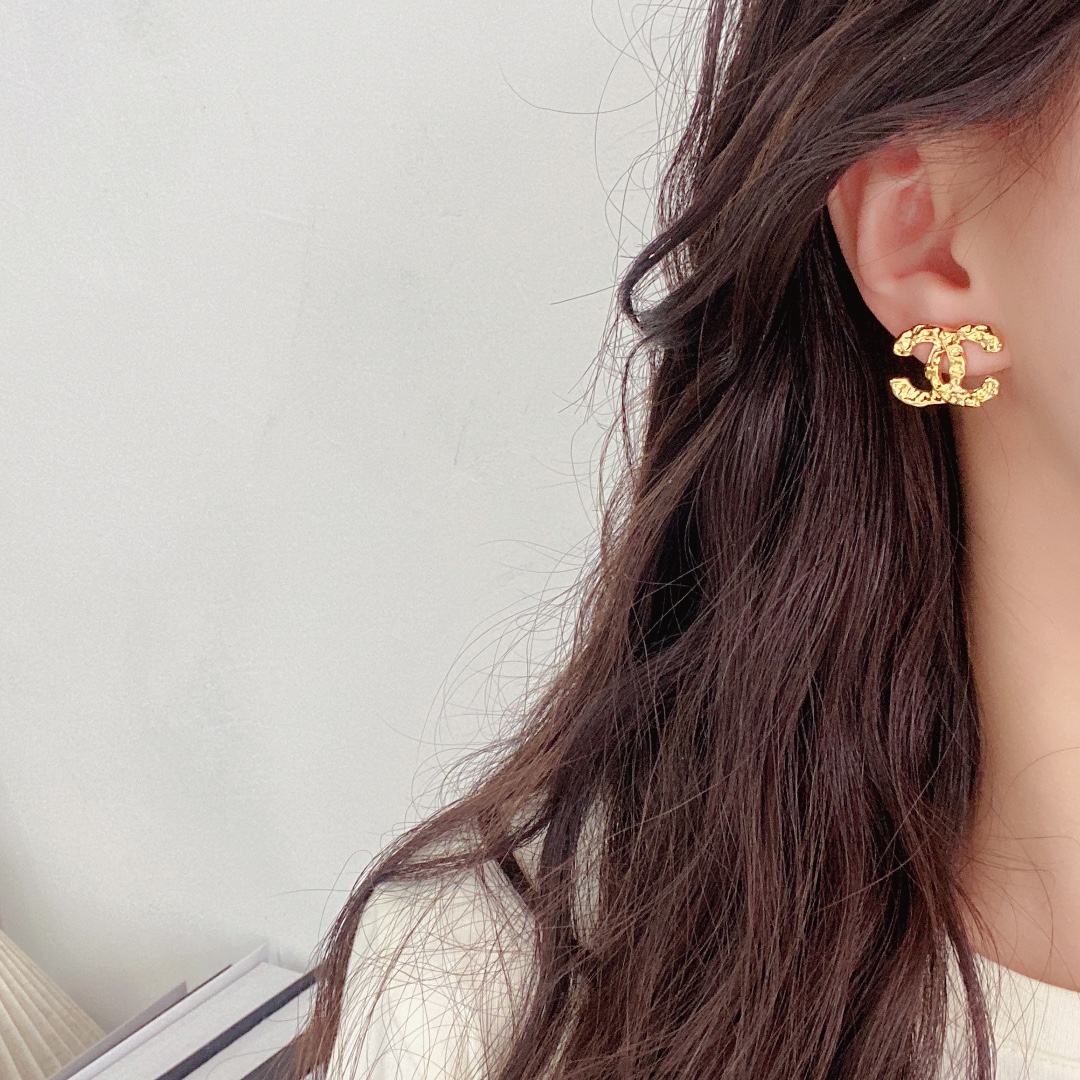 A897 Chanel earrings cc