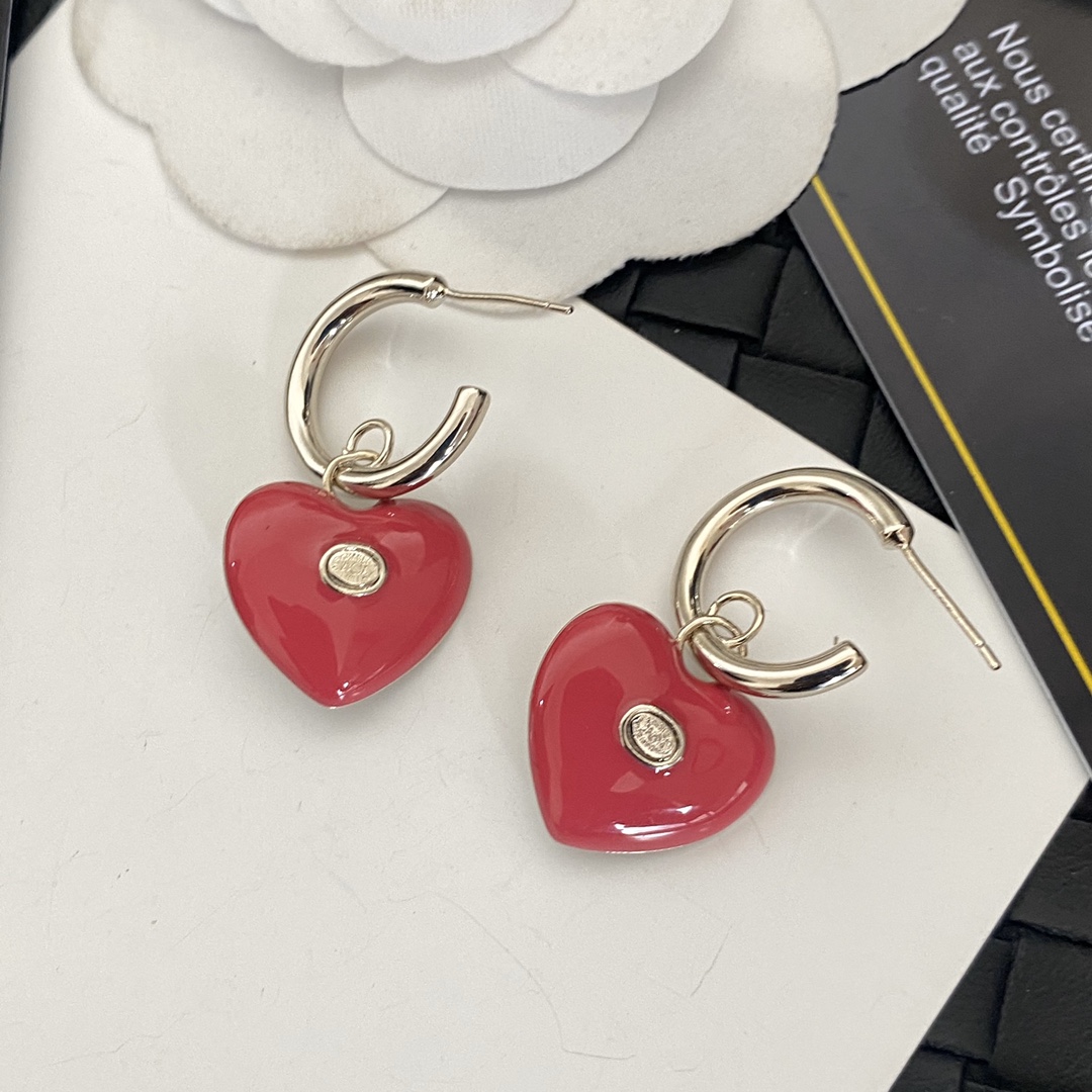 A685 Chanel pink heart enamel earrings