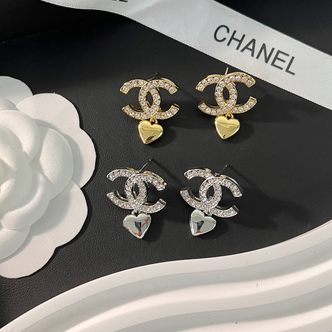 A903 Chanel little heart earrings