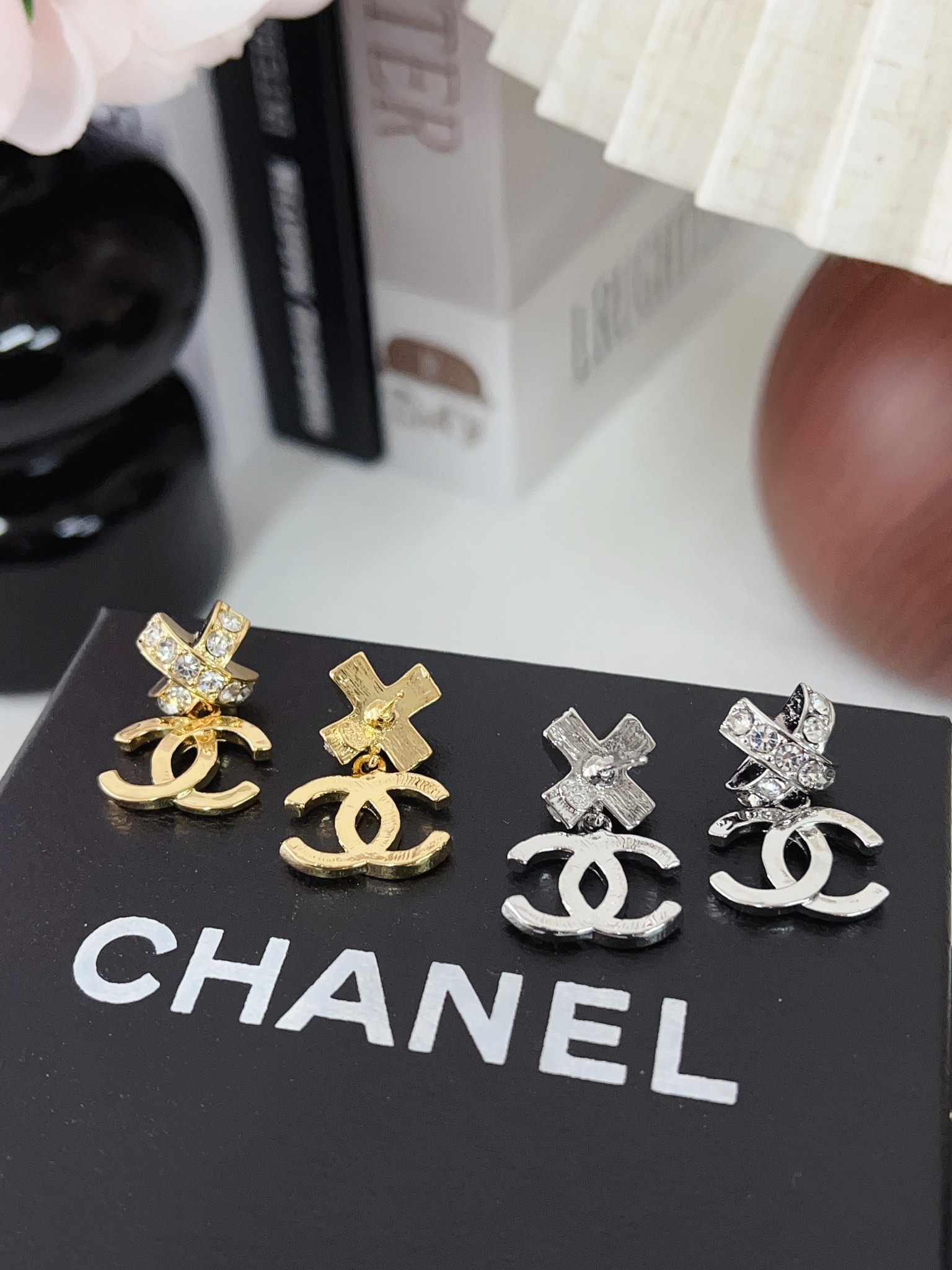 A906 Chanel earrings