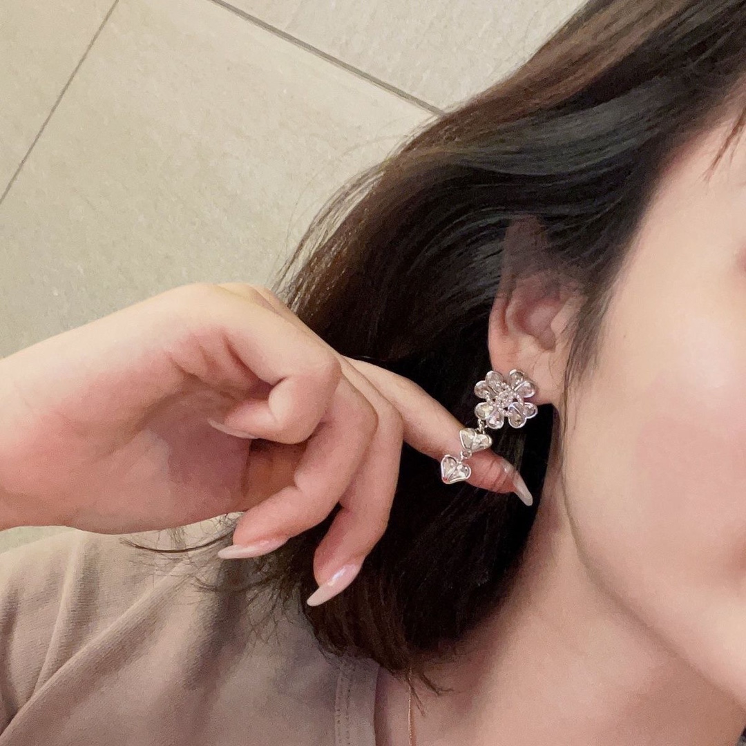 A552 Chanel earrings