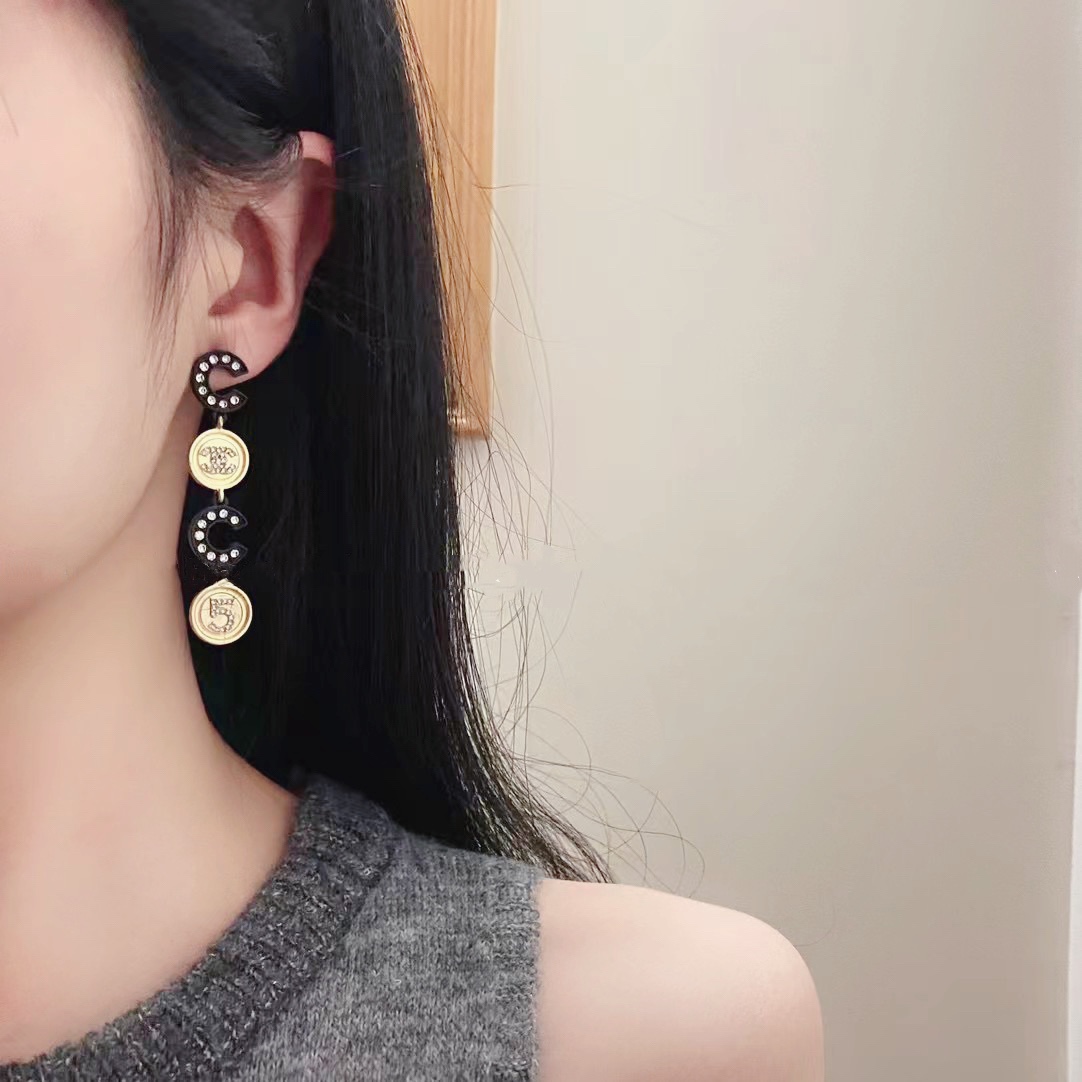 A541  Chanel earrings