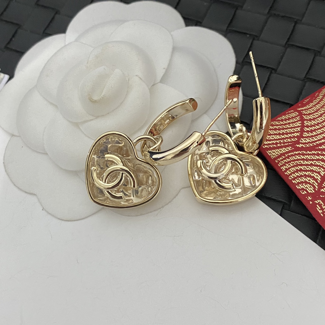 A067 Chanel earrings