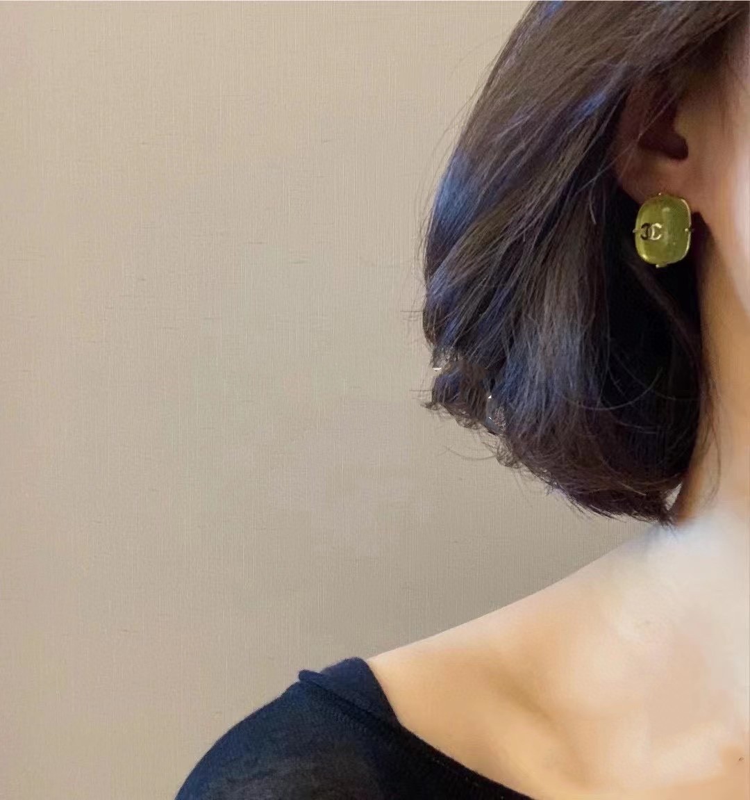 A1699/A1700 Chanel earrings