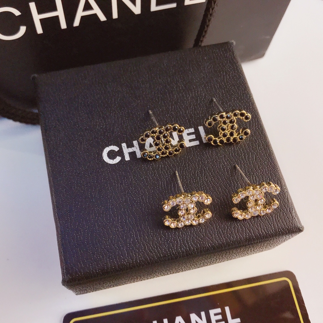 A140 Chanel earrings