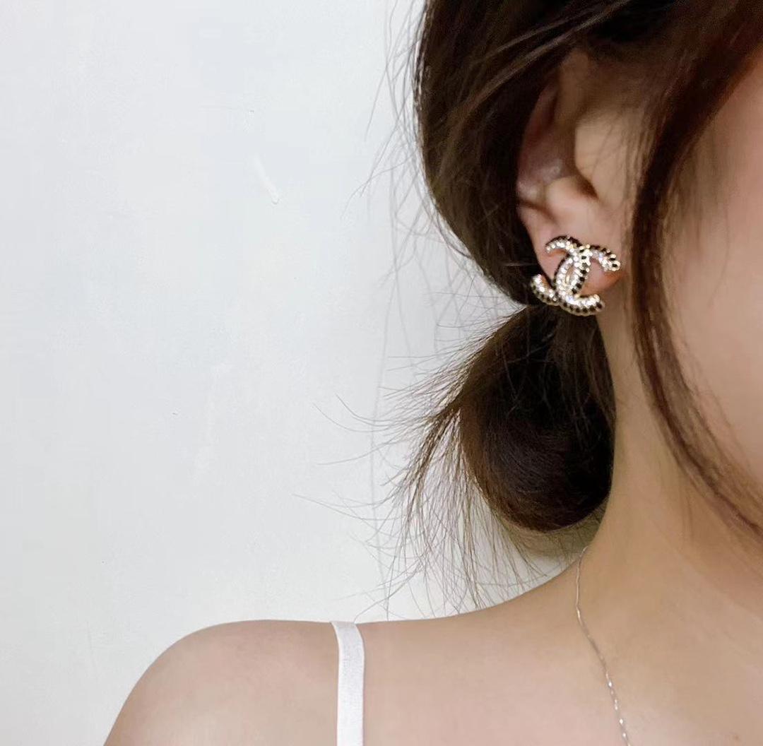 A1006  Chanel earrings