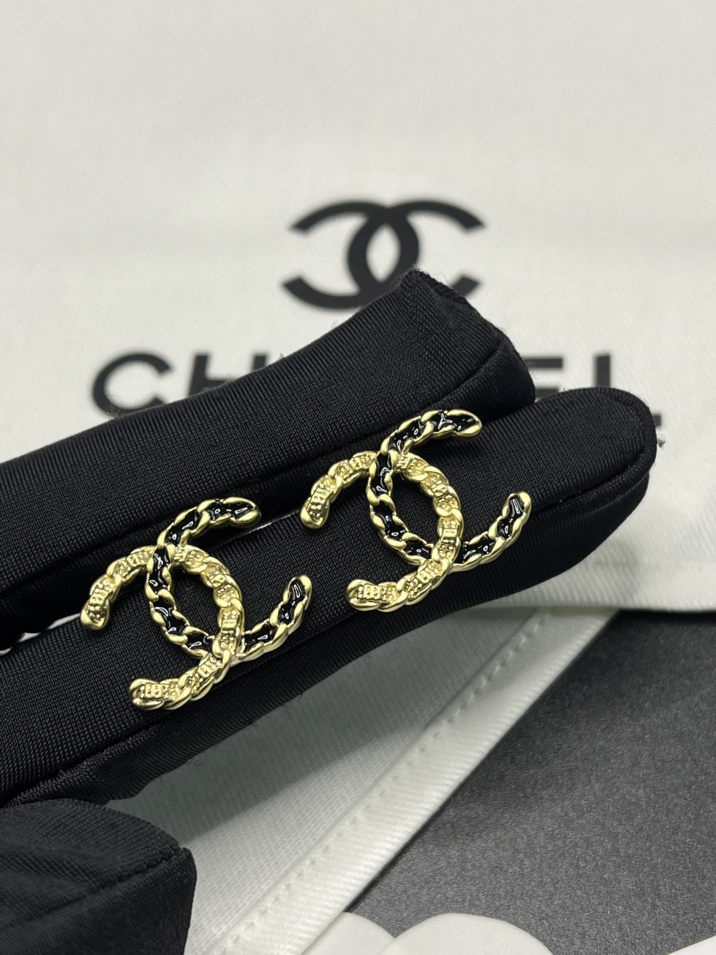 A163 Chanel earrings