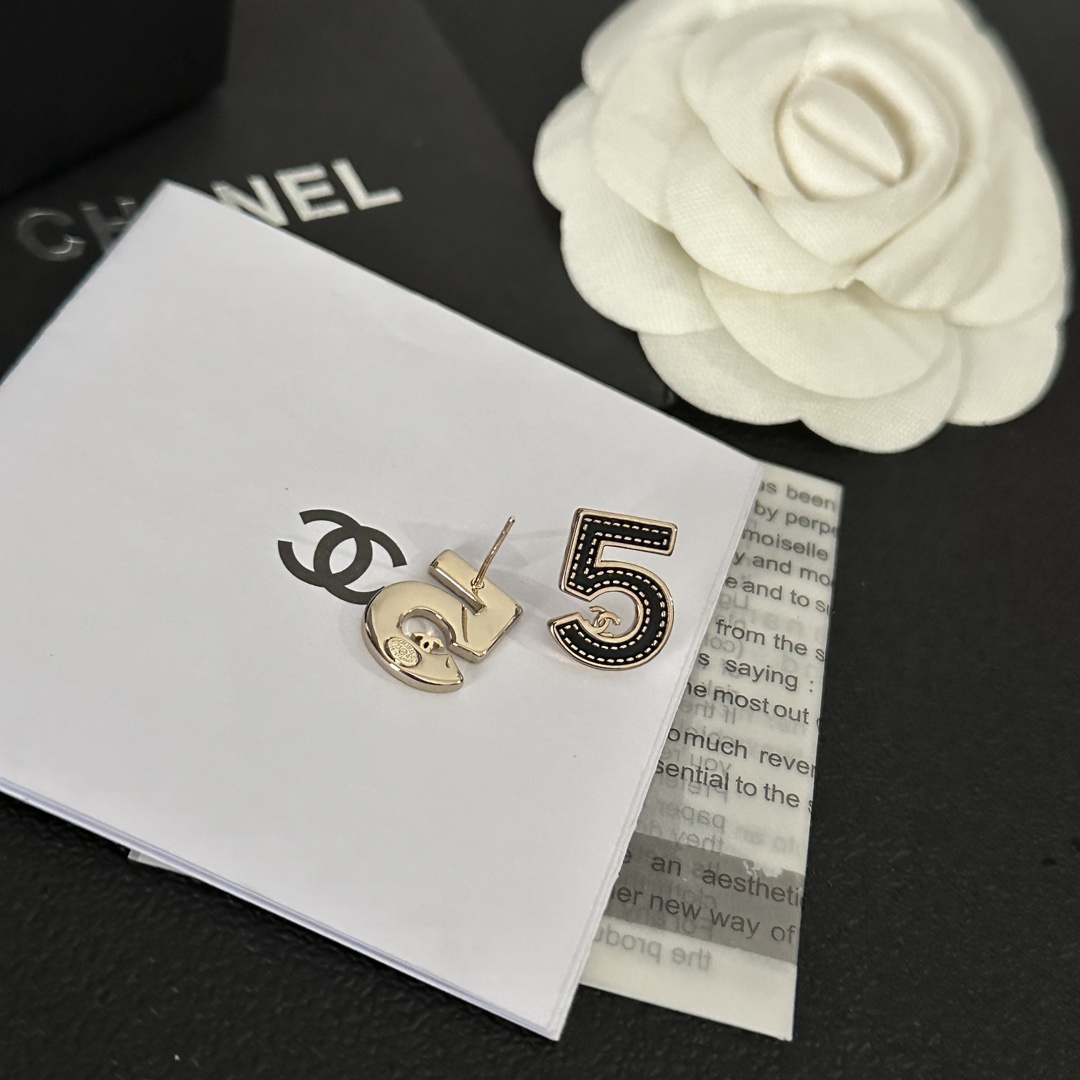 A809 Chanel NO5 earrings