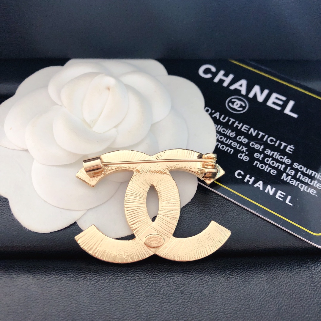 Chanel brooch cc 114129