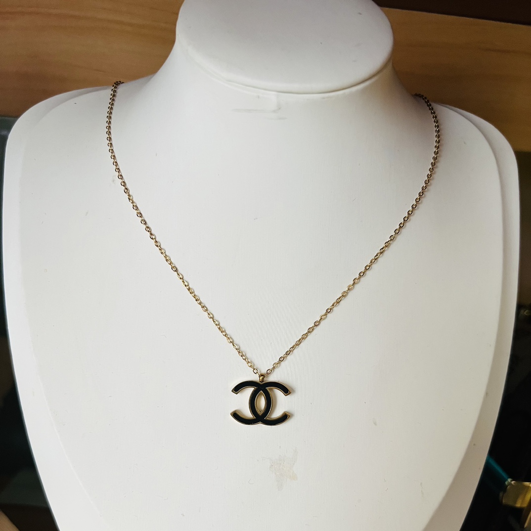 Chanel black cc necklace 114122