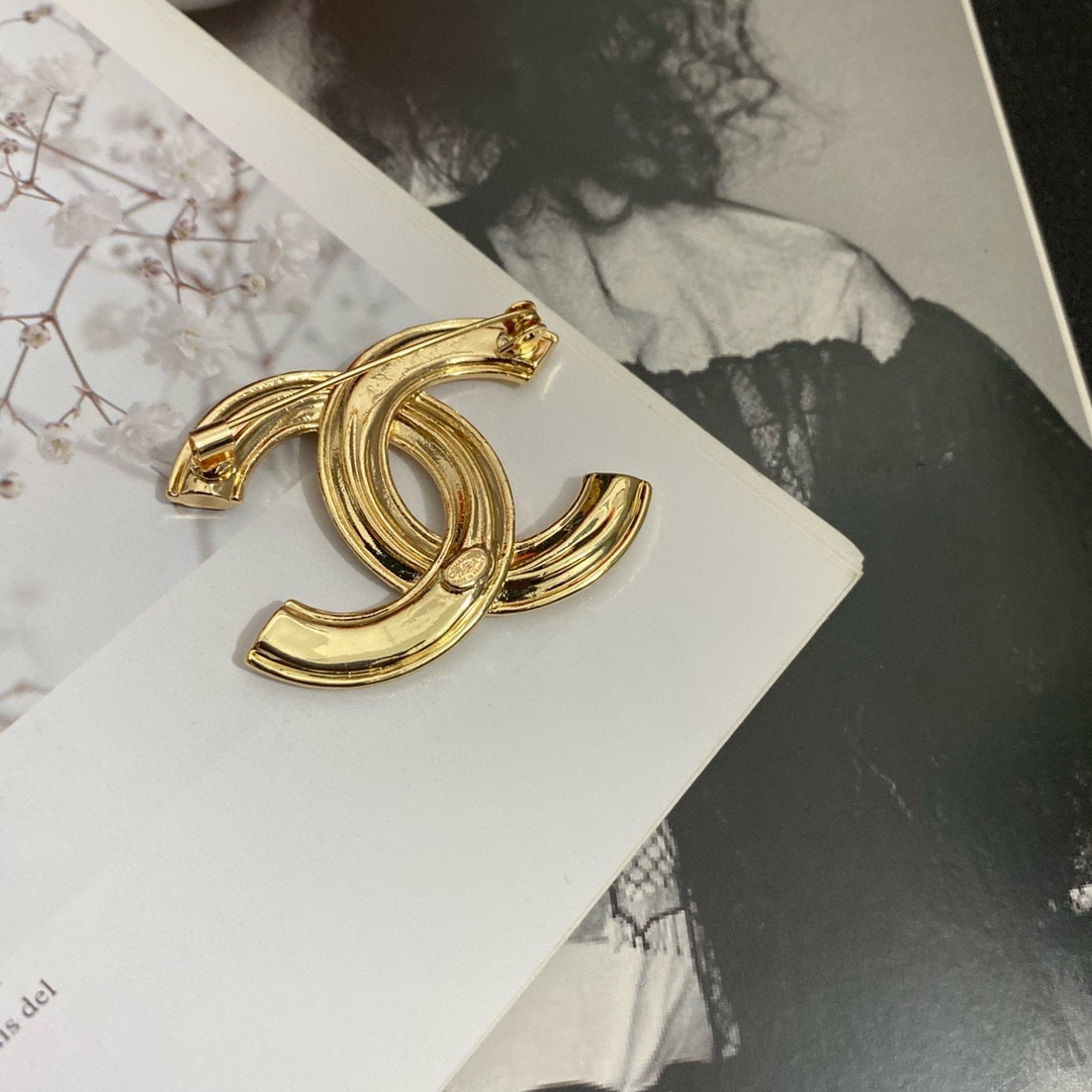 Chanel cc brooch 114119