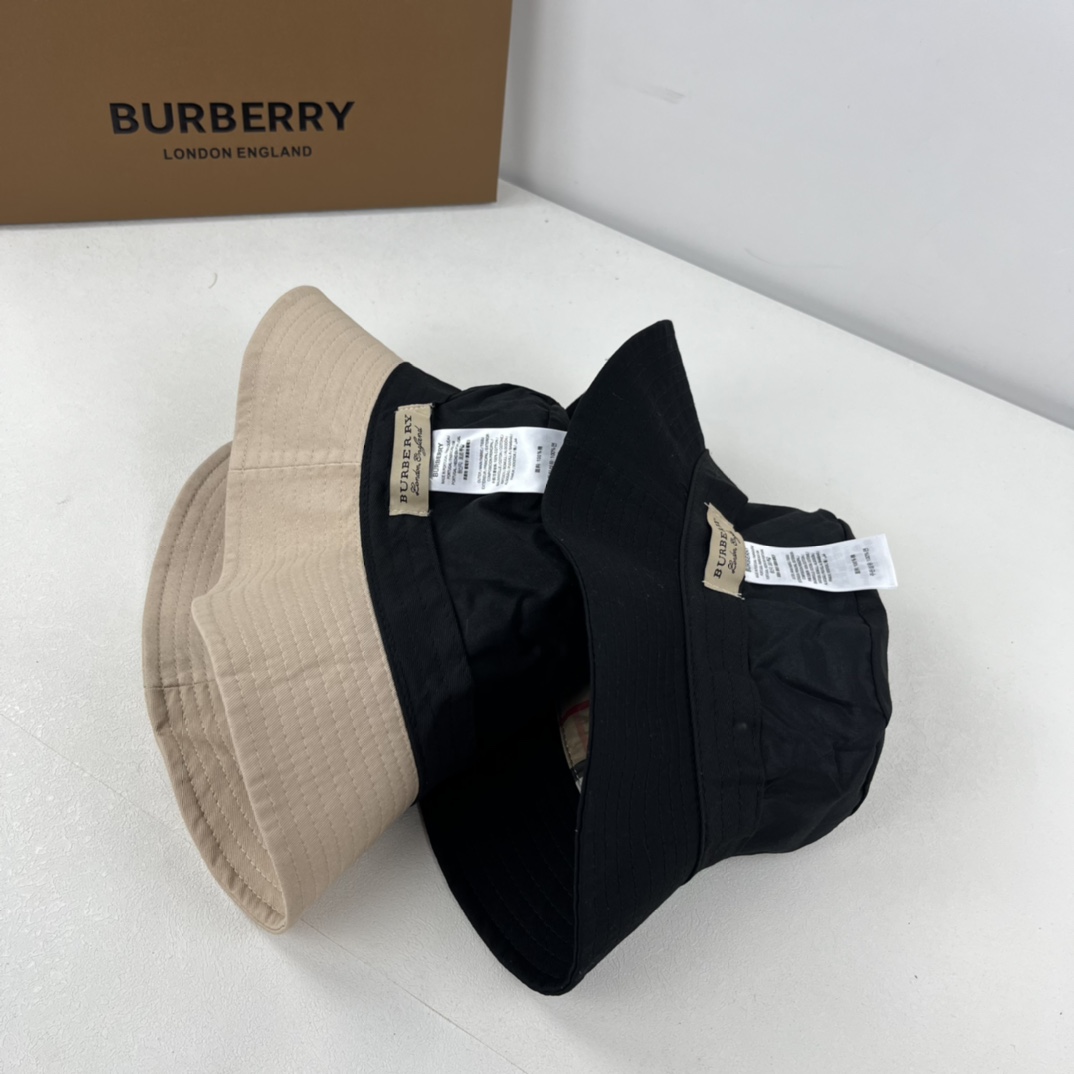 Burberry bucket hat