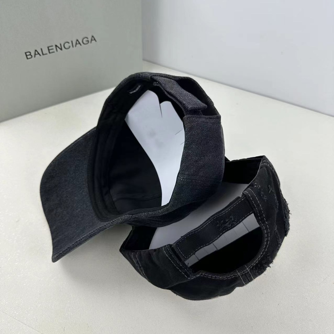 Balenciaga cap