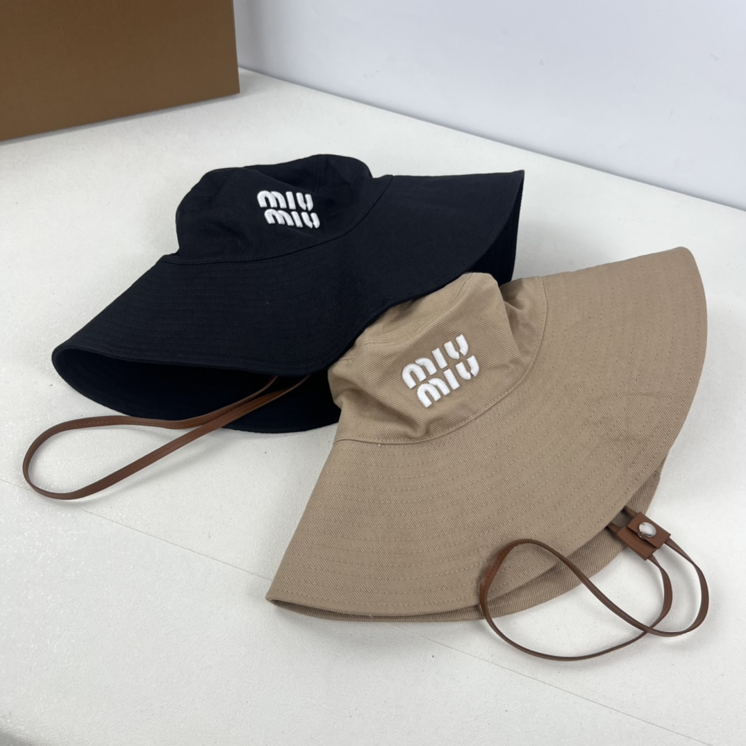 MIUMIU bucket hat