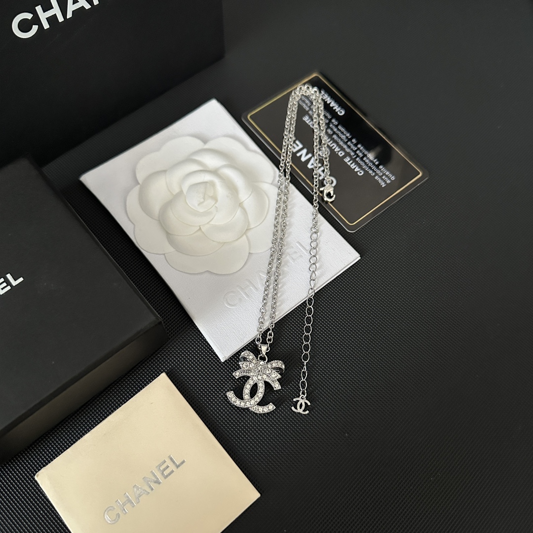 B108  Chanel necklace