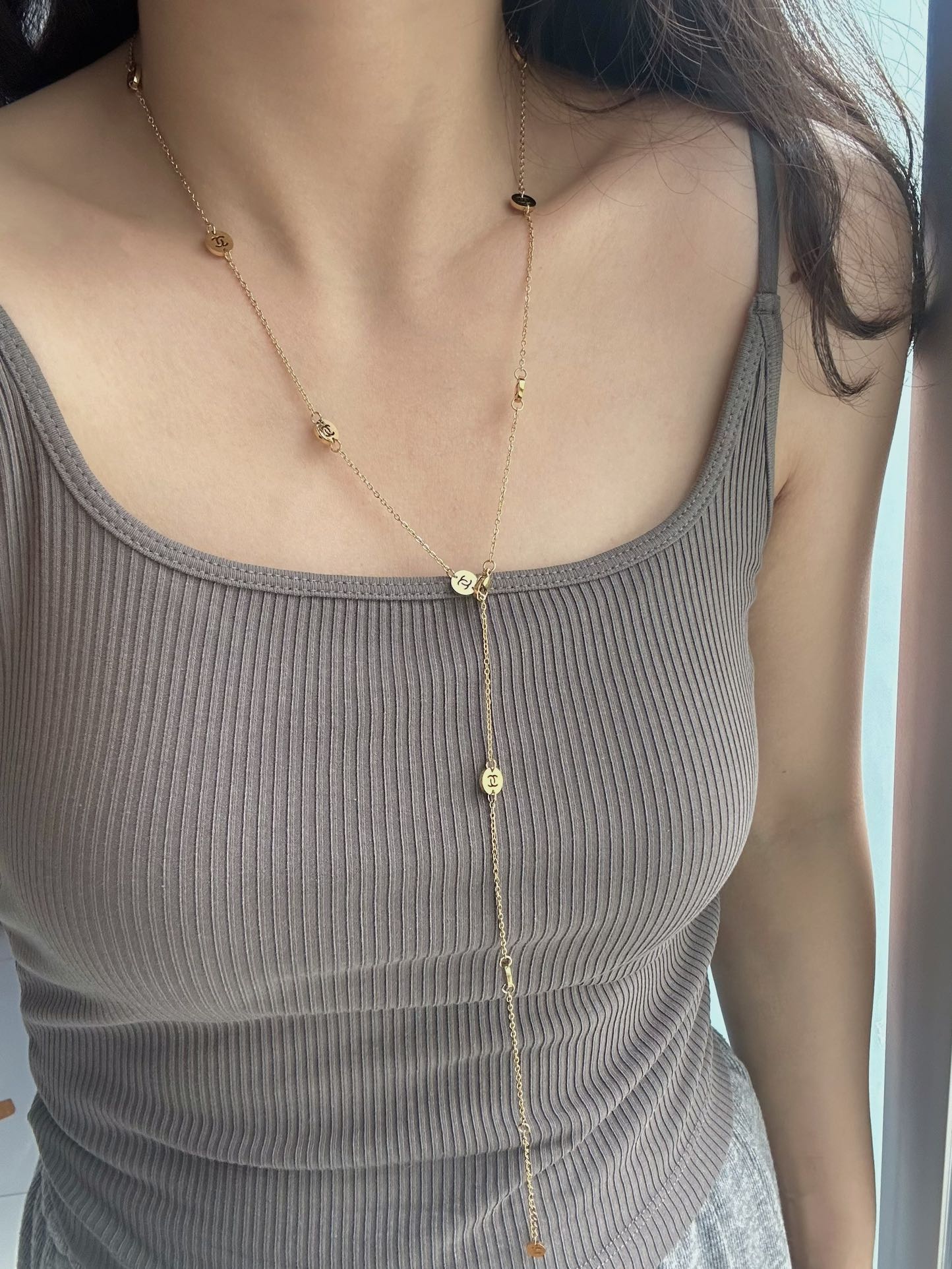 X592 Chanel long necklace