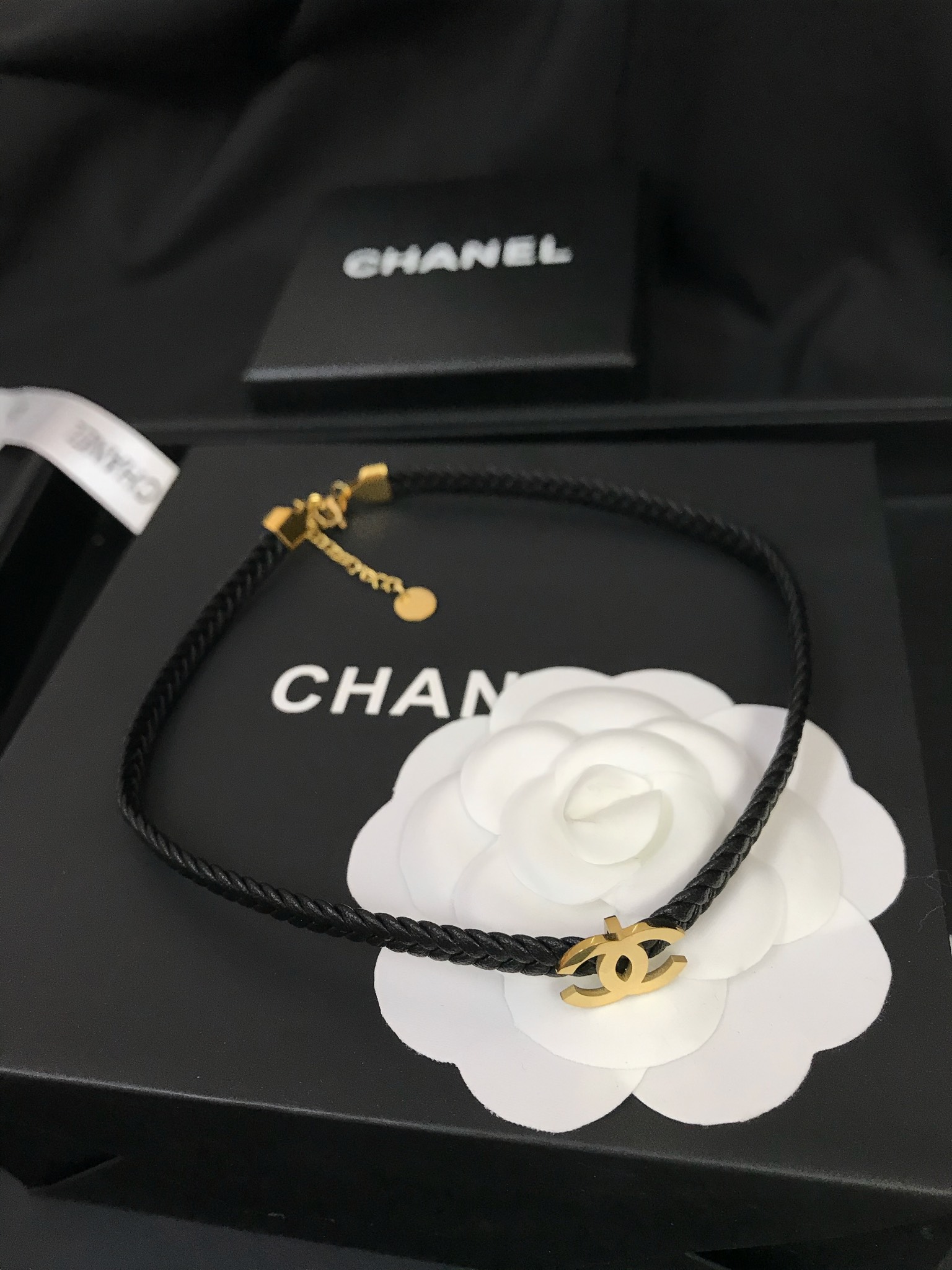 X593 Chanel leather choker necklace