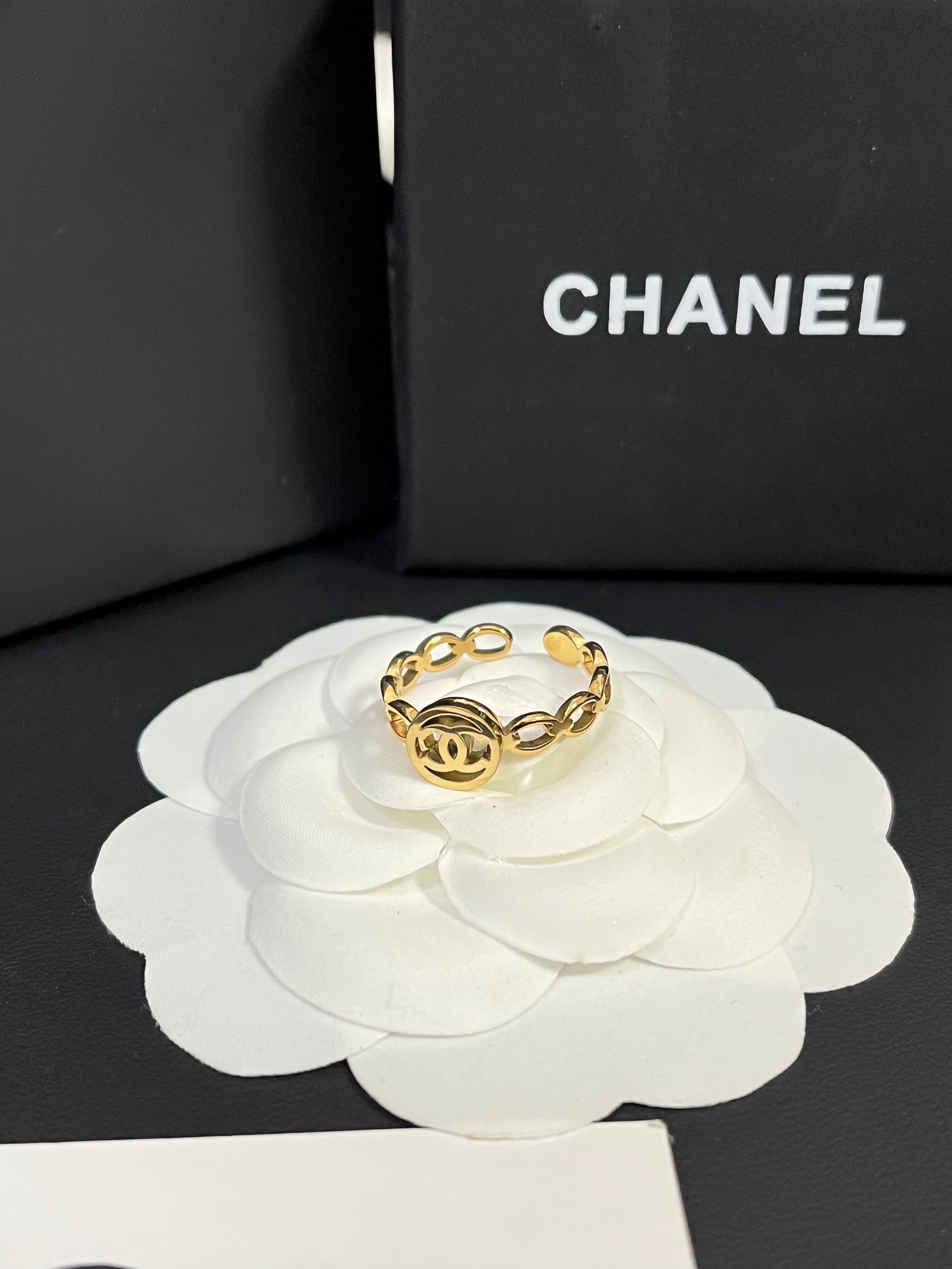 J104 Chanel ring