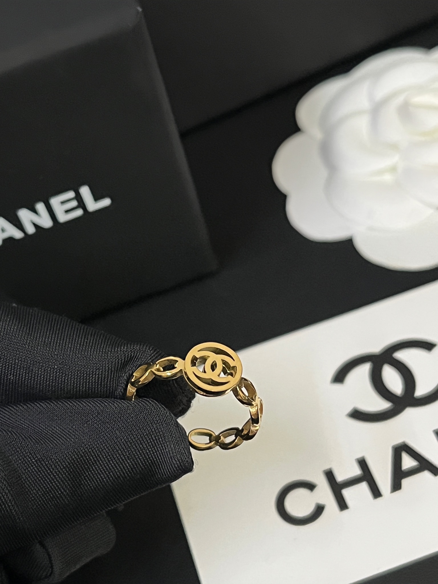 J104 Chanel ring