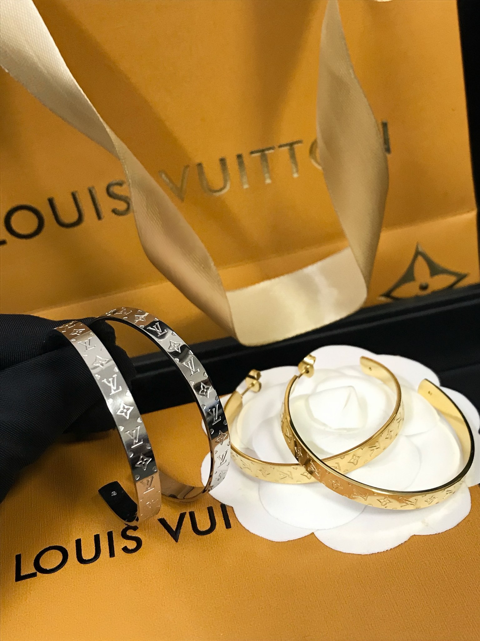 A989 LV Louis vuitton hoop earrings