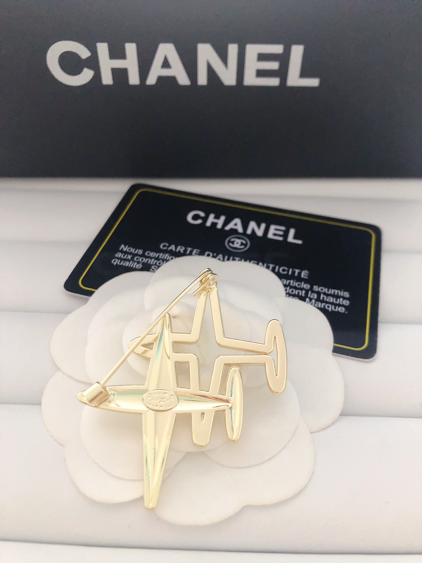 Chanel plane brooch 114339