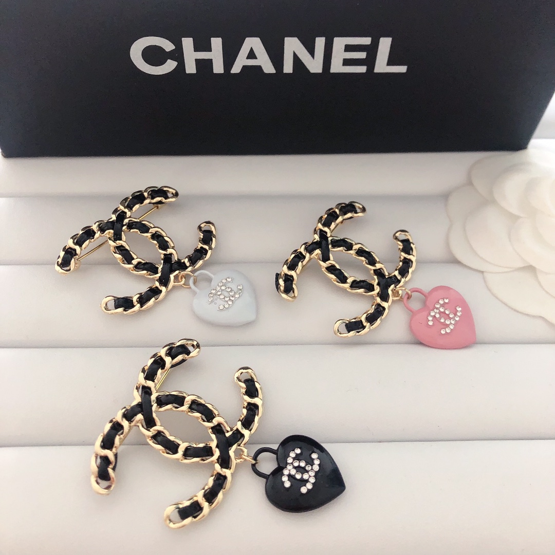 Chanel heart brooch 114331