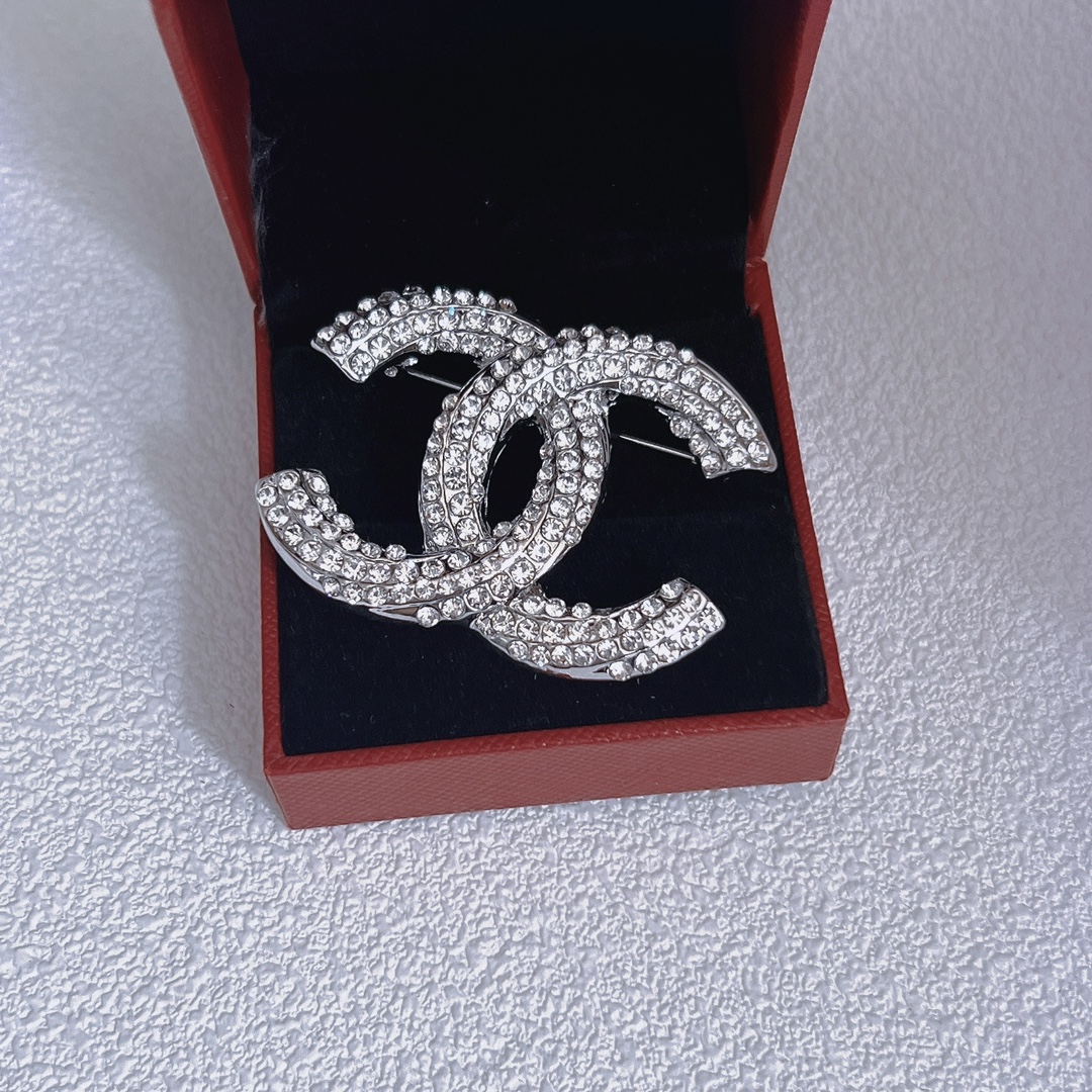 Chanel brooch 114320