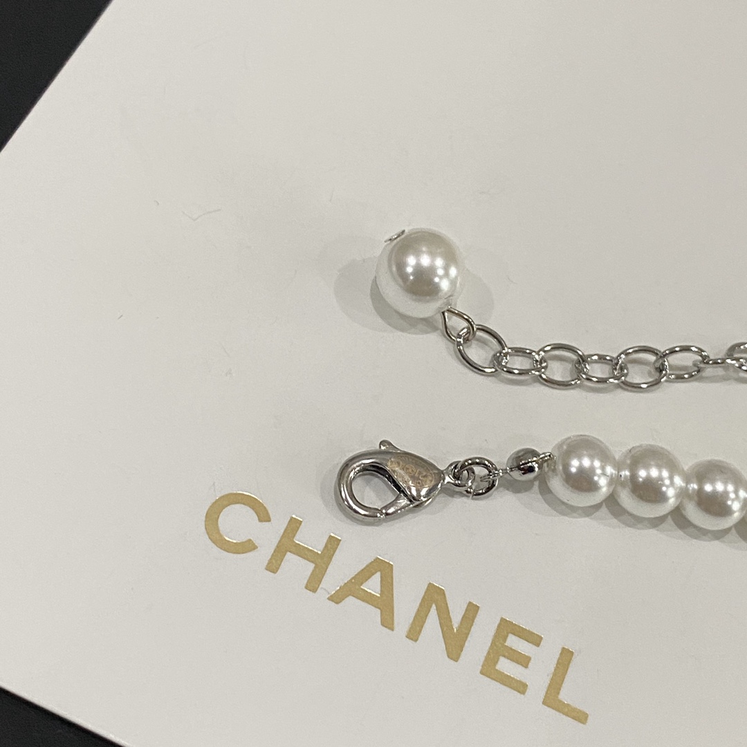 B527  Chanel pearls choker necklace