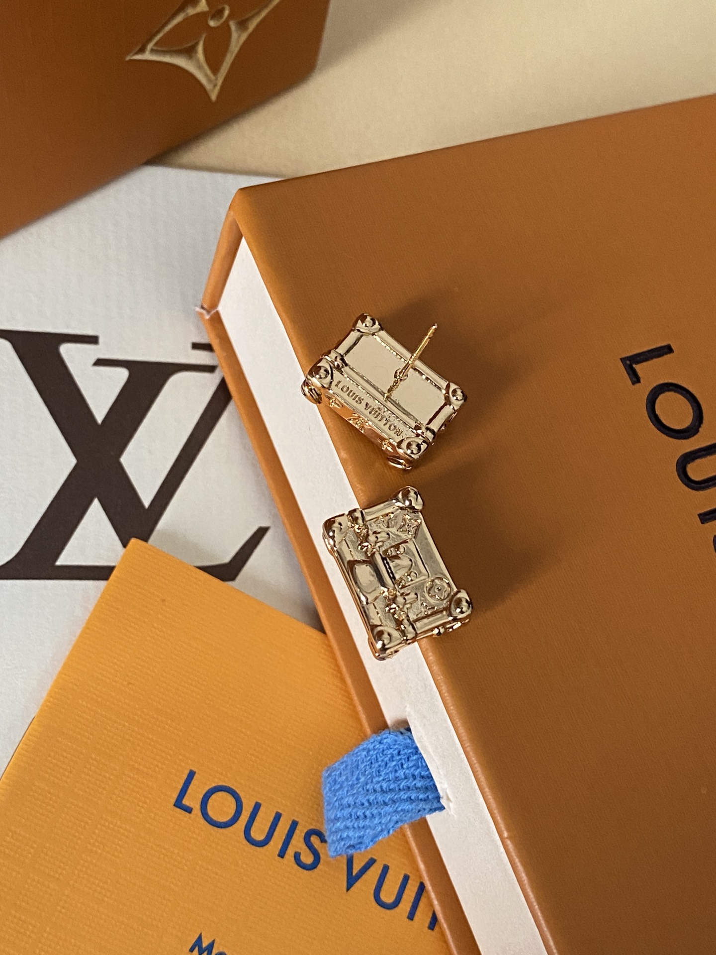 A236 LV box bag earrings