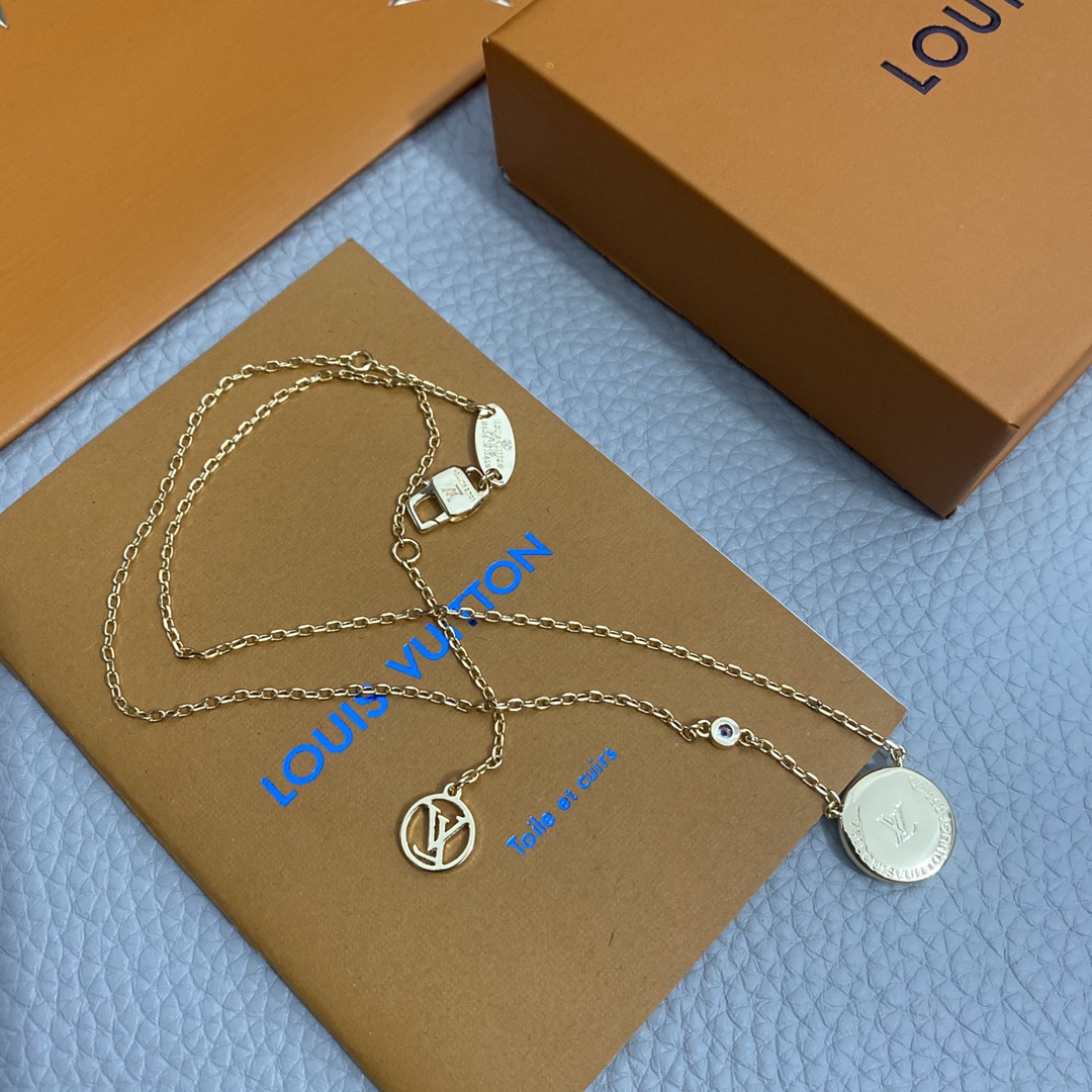 B601 LV Necklace