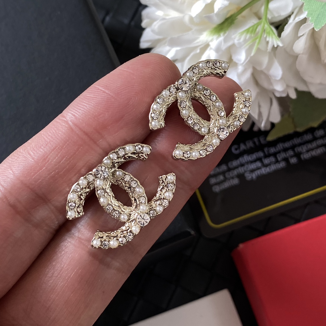 A1424 Chanel earrings