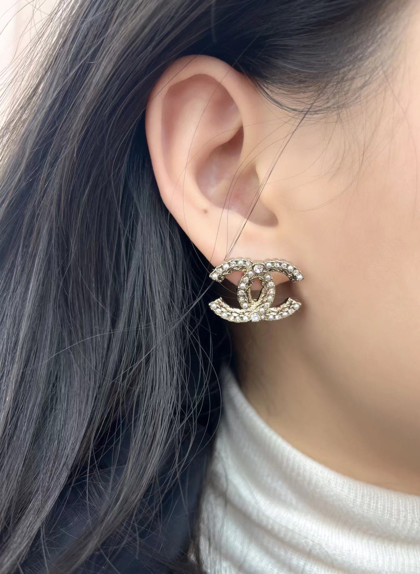 A1424 Chanel earrings