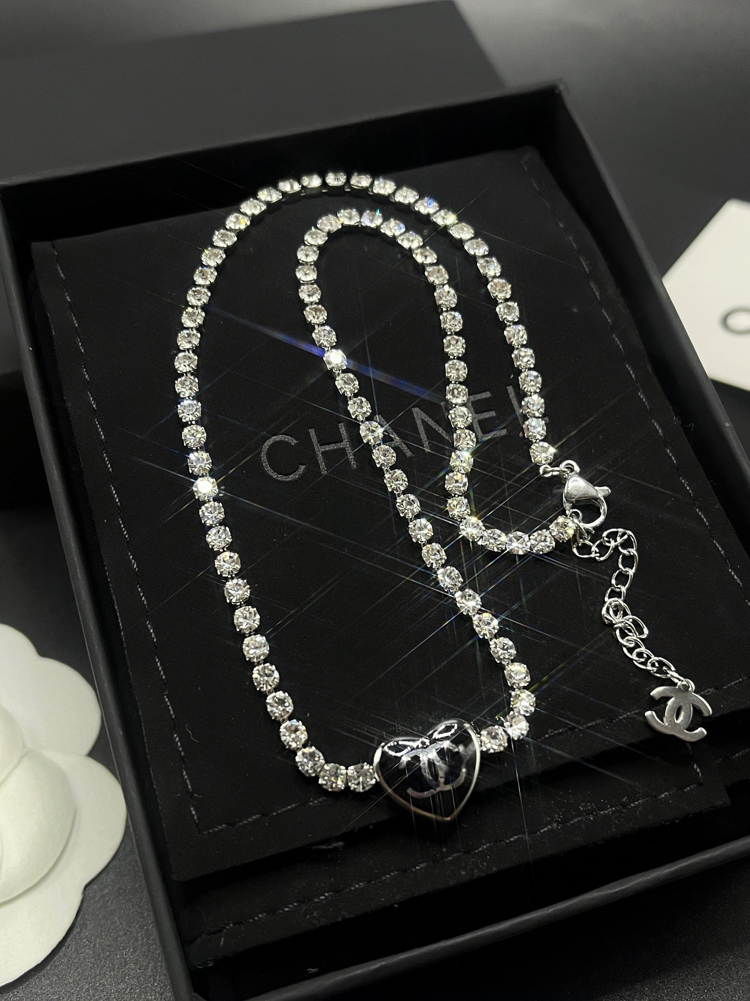 X606 Chanel black heart crystal necklace