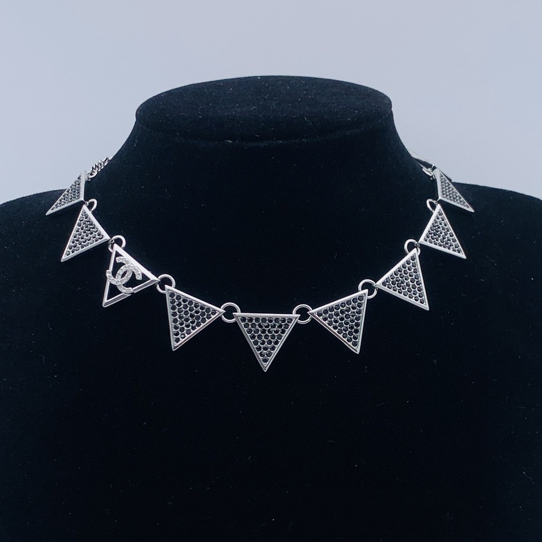 Chanel triangle choker necklace 114594