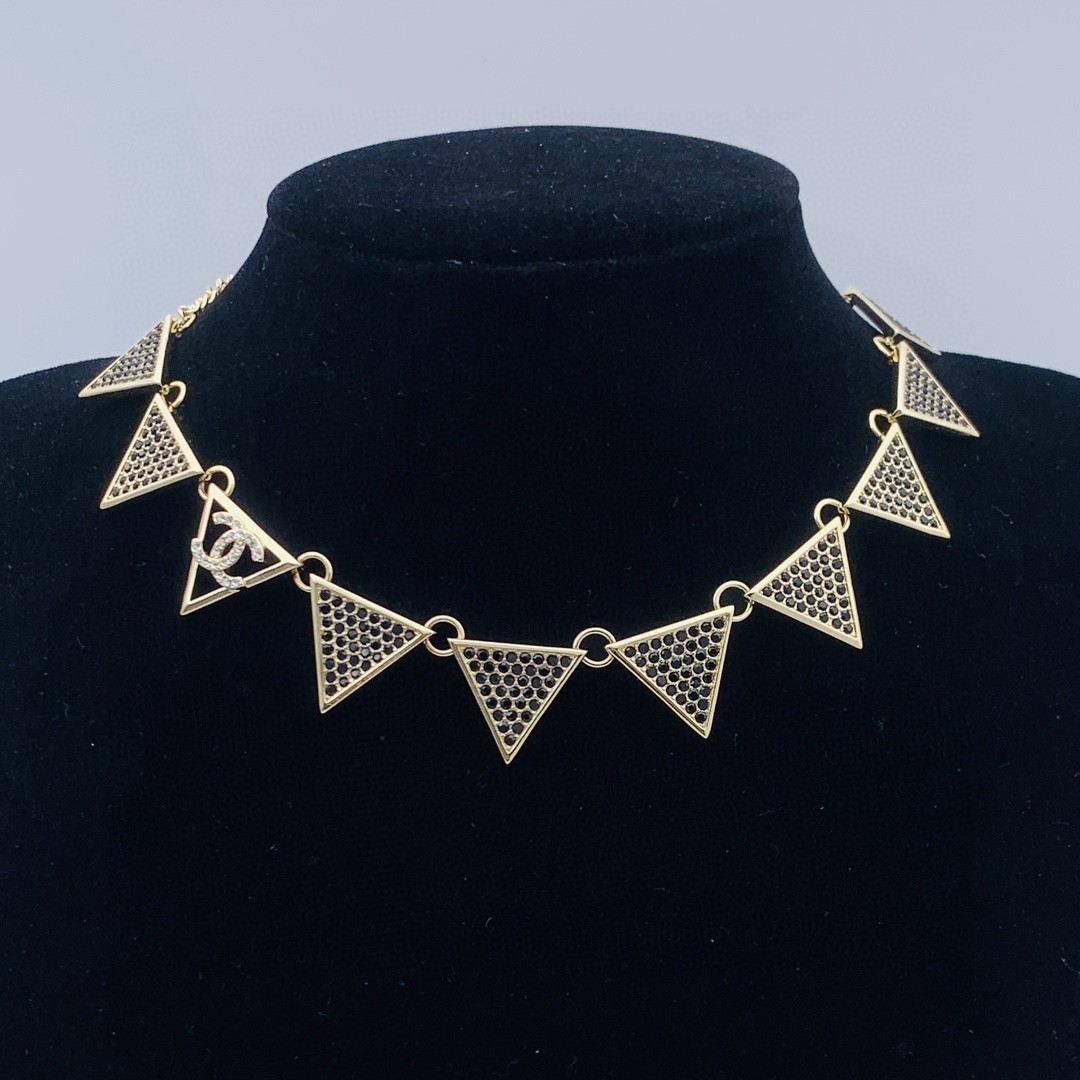 Chanel triangle choker necklace 114594