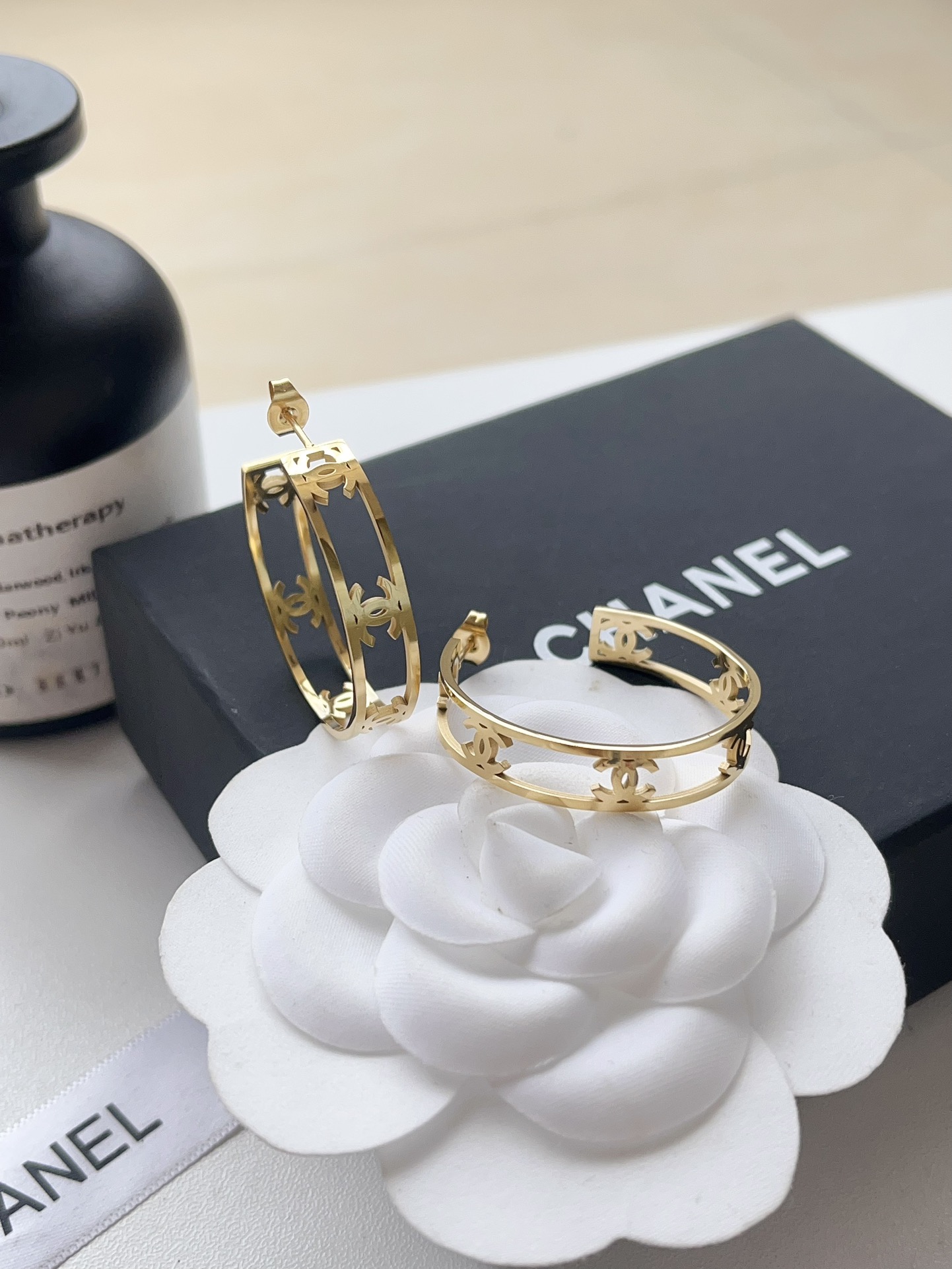 A997 Chanel CC hoop earrings