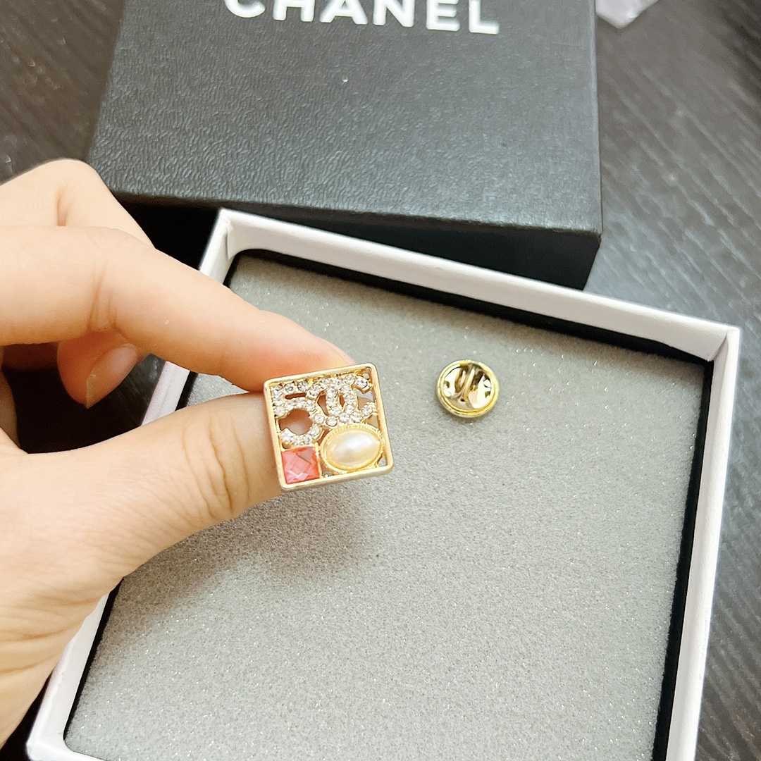 Chanel square brooch 114599