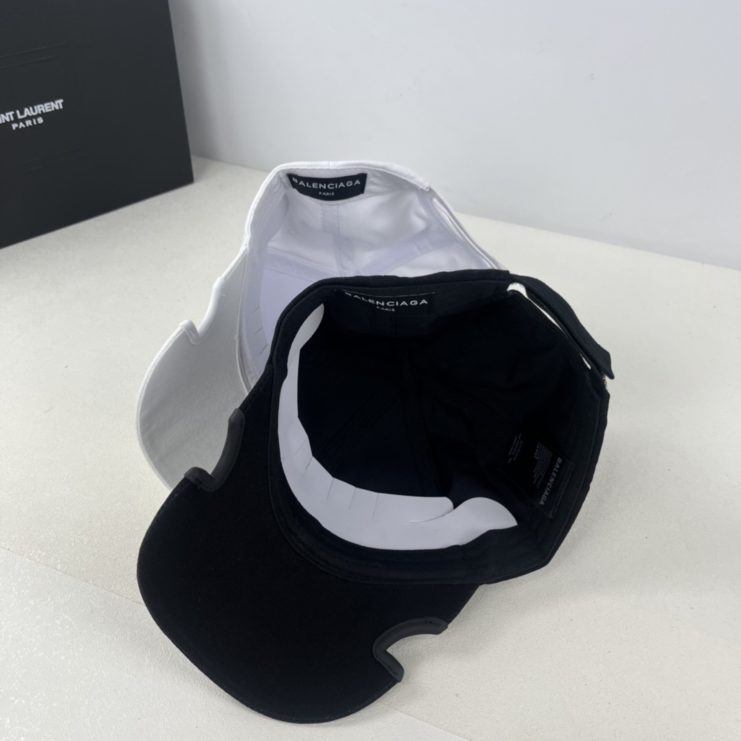 BALENCIAGA wifi cap