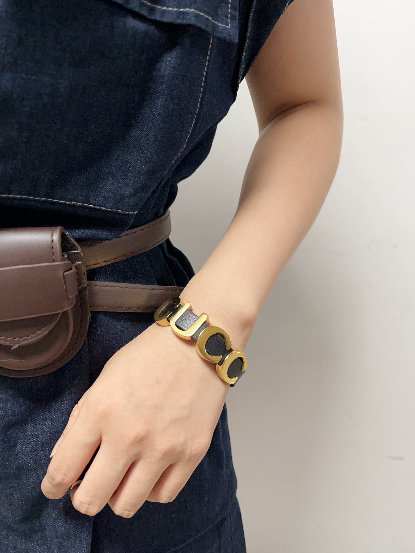 S394 Gucci leather bracelet