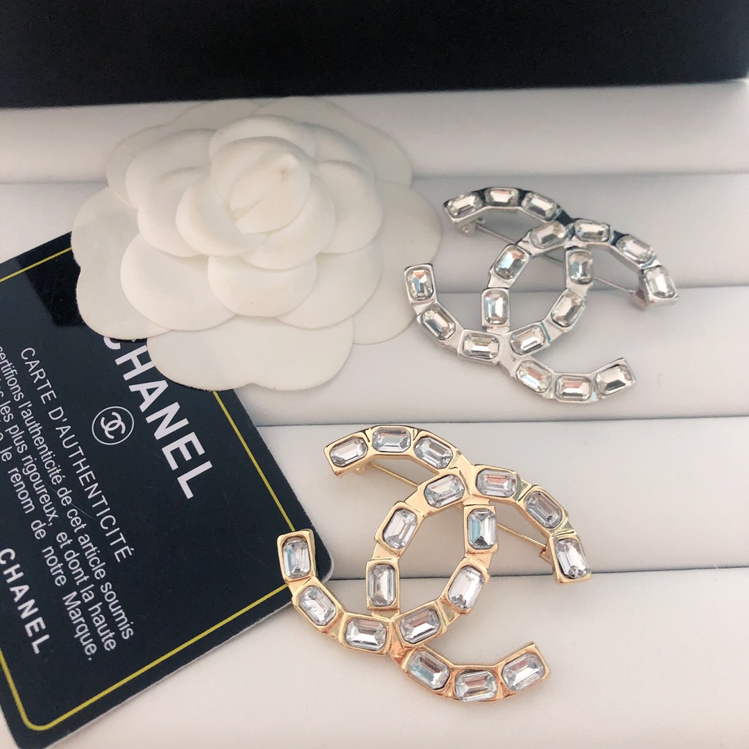 Chanel crystal cc brooch 114685