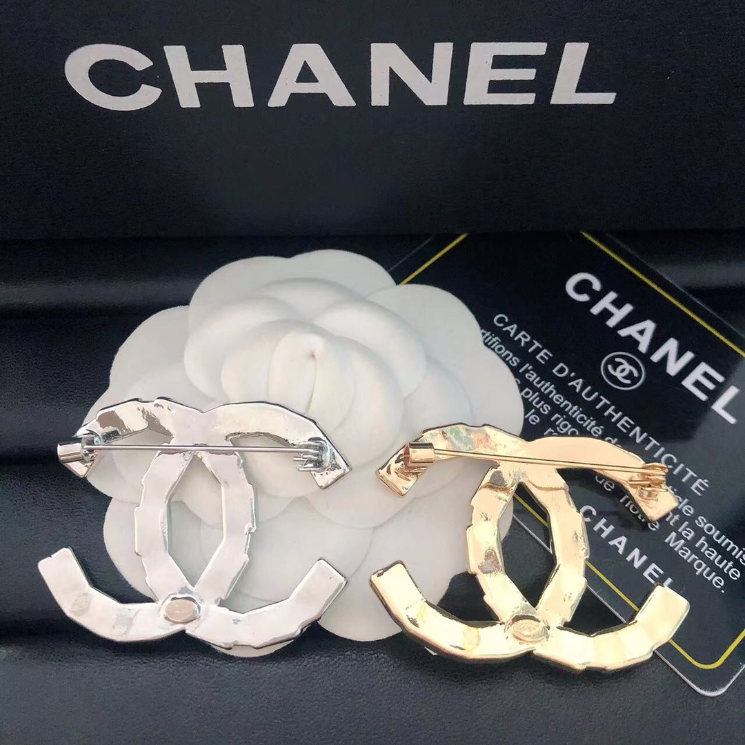 Chanel crystal cc brooch 114685