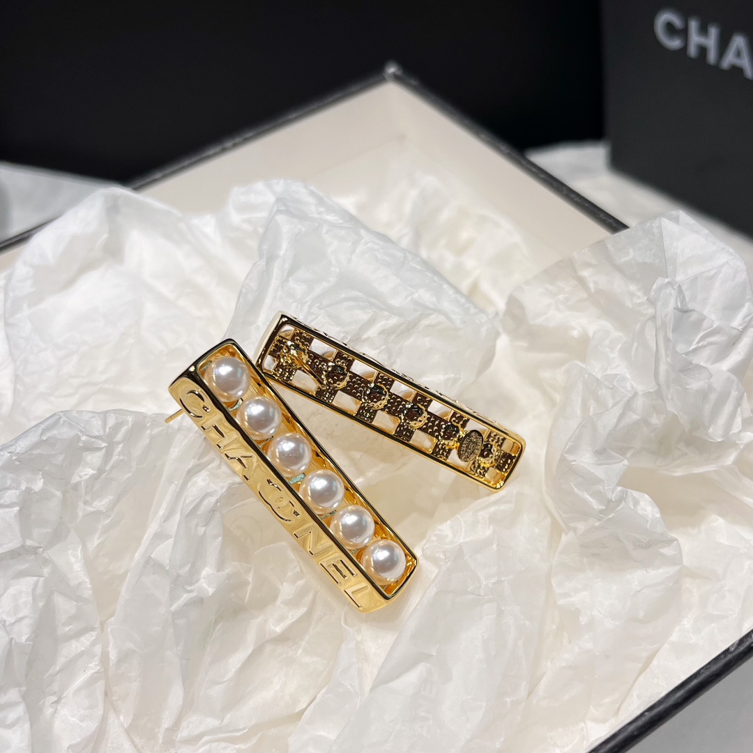 A1929 Chanel earrings