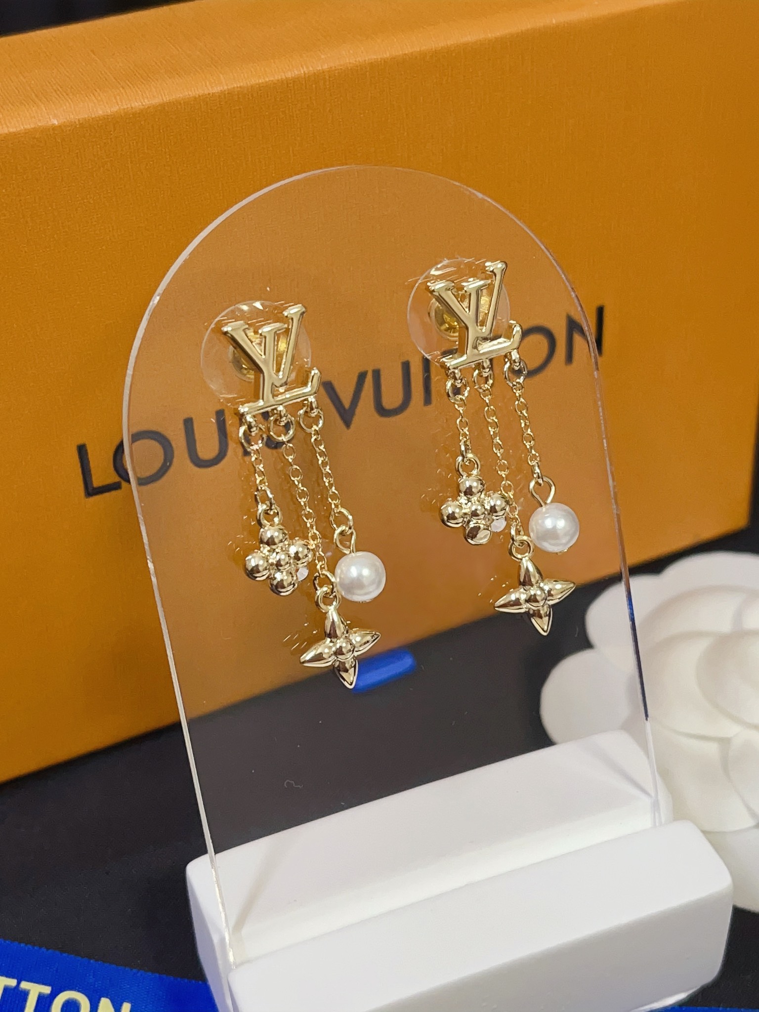 A1004 LV earrings