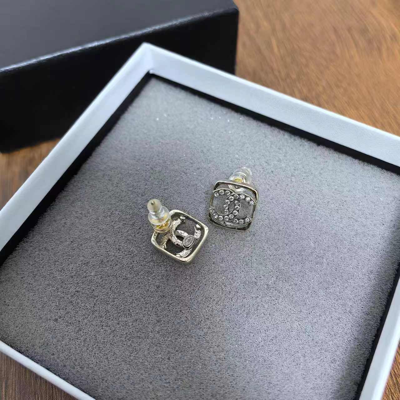 C001 Special sales! Chanel earrings