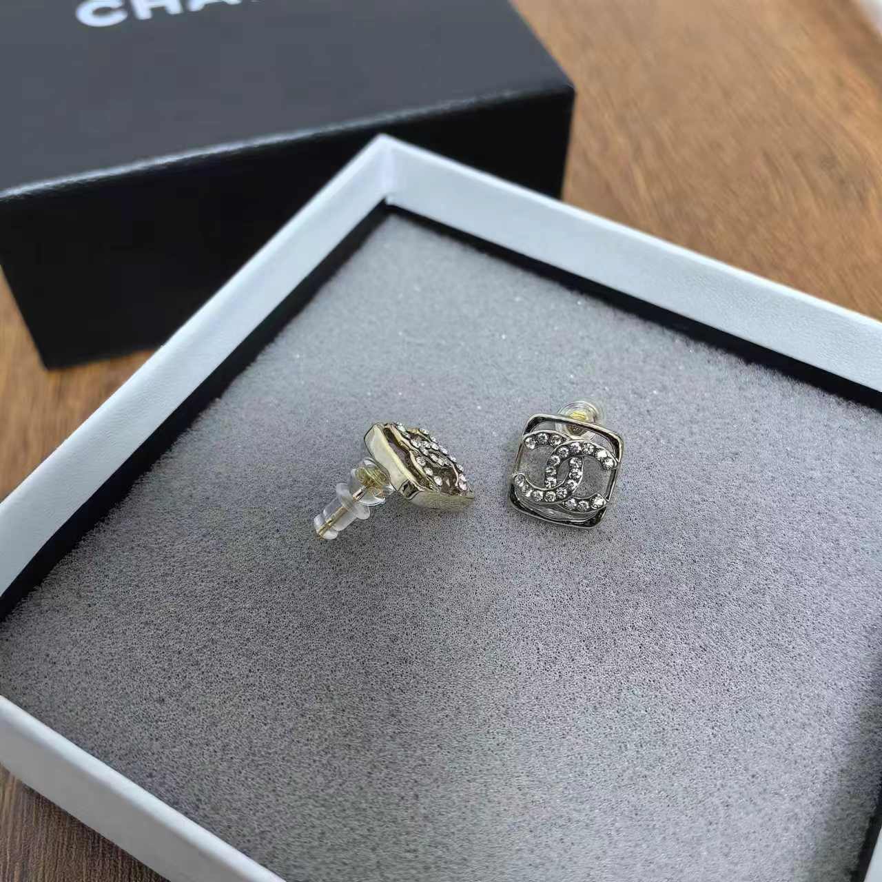 C001 Special sales! Chanel earrings