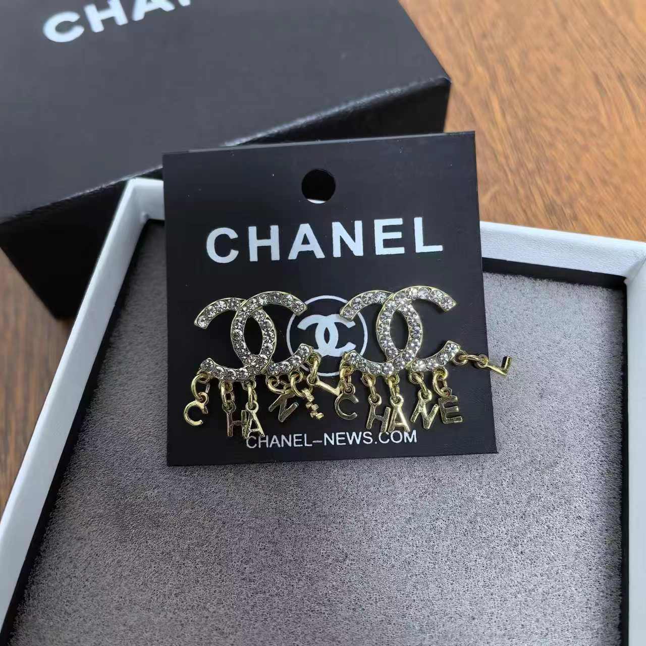 C001 Special sales! Chanel earrings