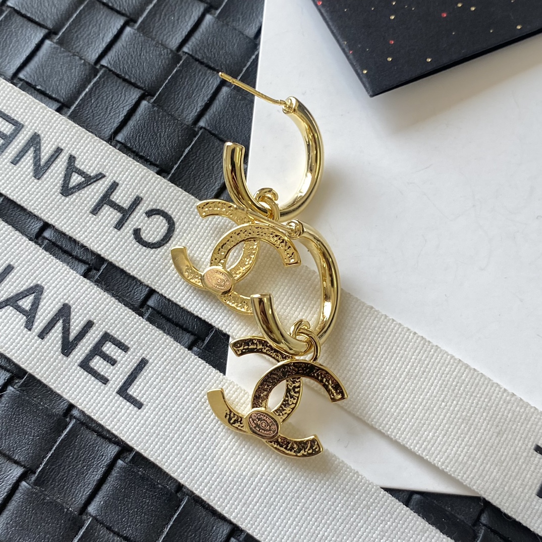 A848 Chanel earrings