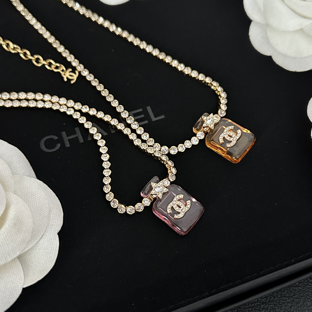 B938 Chanel crystal necklace